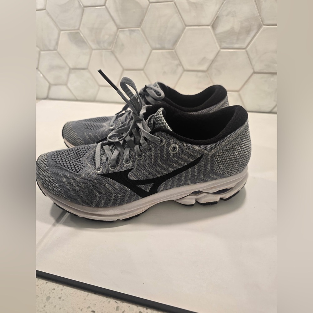 Mizuno Waveknit R2 Woman’s Sneakers Gray Size 8 - Picture 4 of 8